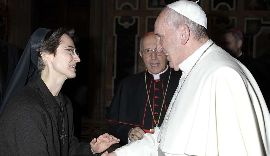 Raffaella Petrini y el papa Francisco. Raffaella Petrini y el papa Francisco.
