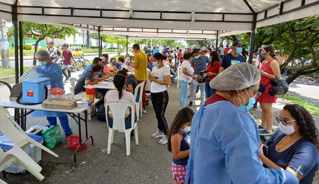 Vacunación masiva en la ciclovía en Ibagué Vacunación masiva en la ciclovía en Ibagué