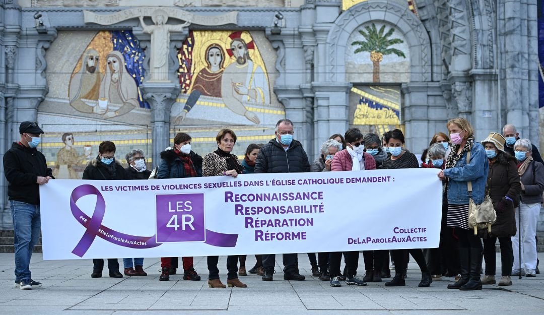 Marchas por abusos de la iglesia en Francia Marchas por abusos de la iglesia en Francia
