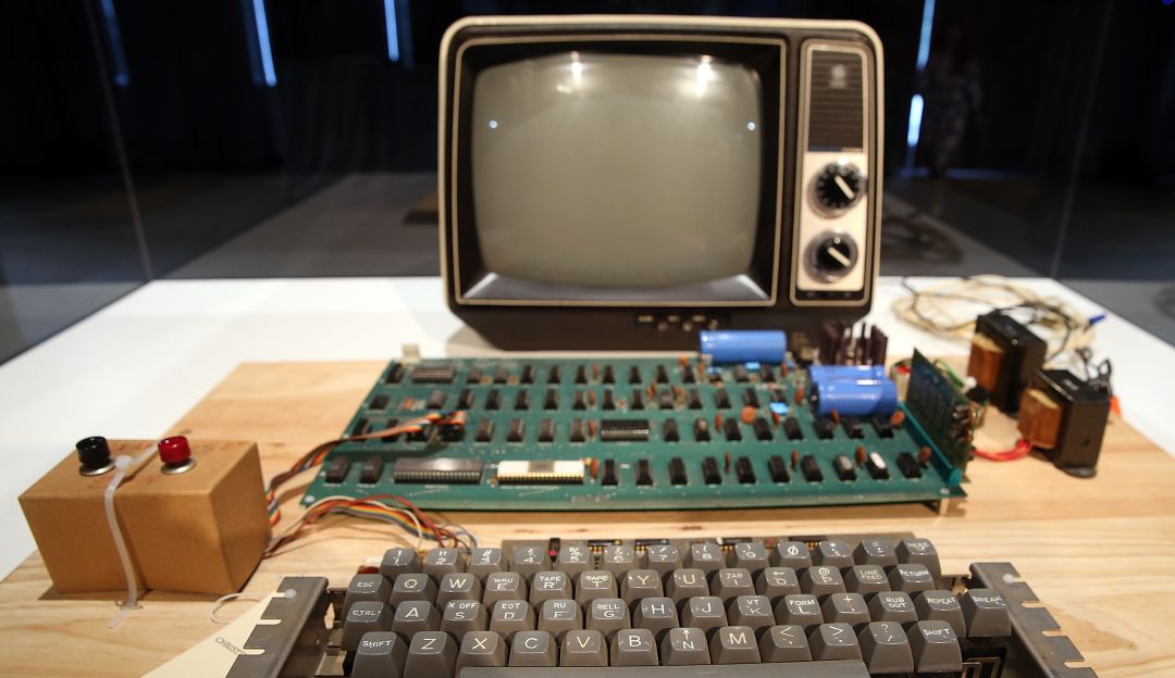Por más de 400 mil dólares fue comprada en una subasta una Apple 1 Por más de 400 mil dólares fue comprada en una subasta una Apple 1