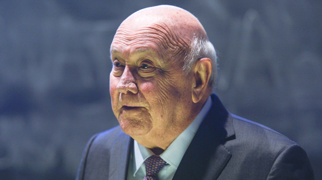 Muere De Klerk, último presidente del "apartheid" y quien liberó a Mandela