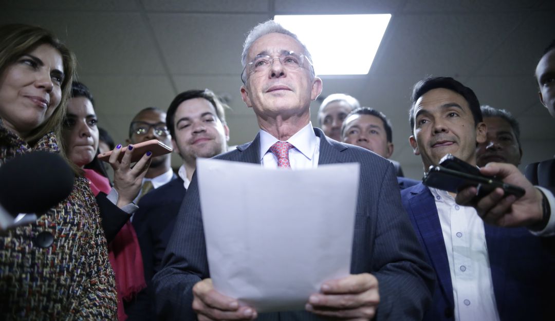 Así recibieron los distitnos sectores políticos la decisión de la Corte Constitucional de mantener la calidad de imputado al exrpesidente Uribe Así recibieron los distitnos sectores políticos la decisión de la Corte Constitucional de mantener la calidad de imputado al exrpesidente Uribe