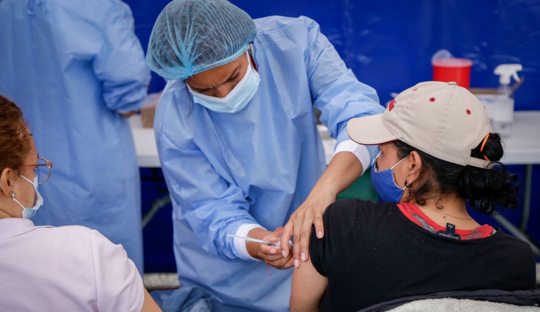 Autor de ley de vacunas pide priorizar tercera dosis para personal de salud Autor de ley de vacunas pide priorizar tercera dosis para personal de salud