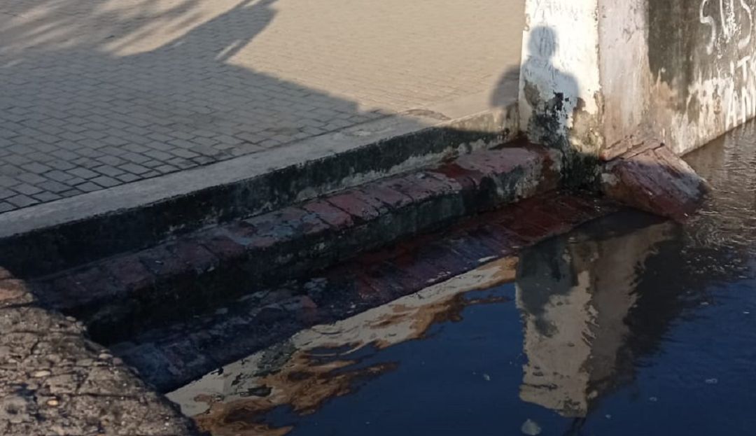 Este “brazo” del río Magdalena presenta una elevación significativa y está a punto de desbordarse hacia el casco urbano del municipio Este “brazo” del río Magdalena presenta una elevación significativa y está a punto de desbordarse hacia el casco urbano del municipio