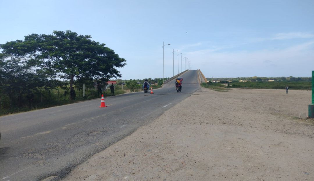 Un motociclista fue interceptado por un delincuente que después de amenazarlo con un arma de fuego, le quitó su vehículo y se dio a la fuga Un motociclista fue interceptado por un delincuente que después de amenazarlo con un arma de fuego, le quitó su vehículo y se dio a la fuga