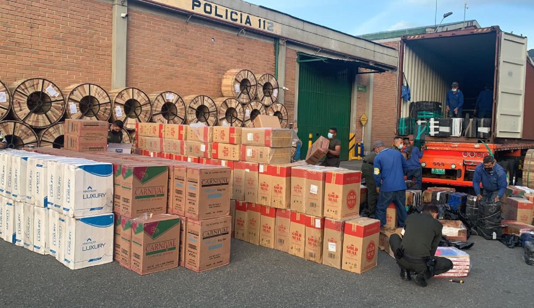 La banda entraba al país mercancía ilegal de licores, cigarrillos y manufacturas. La banda entraba al país mercancía ilegal de licores, cigarrillos y manufacturas.