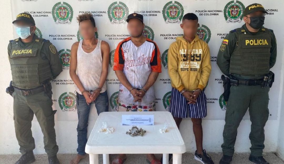 La Policía incautó seis armas de fuego, 171 cortopunzantes y 230 dosis de estupefacientes en varios sectores de la ciudad La Policía incautó seis armas de fuego, 171 cortopunzantes y 230 dosis de estupefacientes en varios sectores de la ciudad