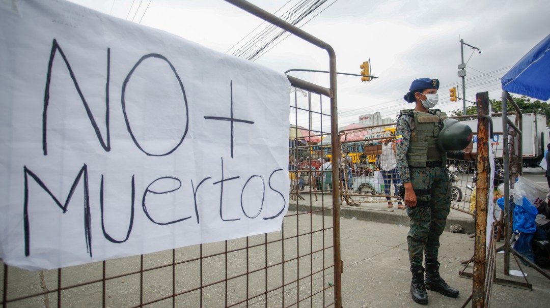 Presidente de Ecuador toma medidas en cárceles y acusa a mafias de masacres