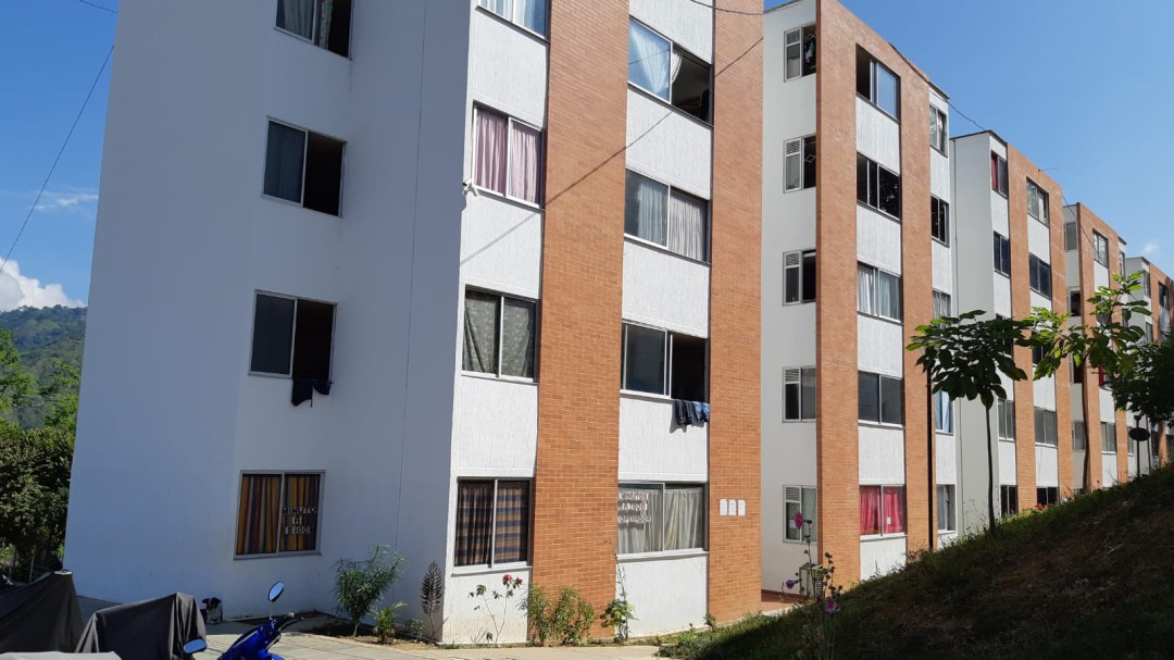 Comunidad del Club Tiburones 2 denuncia incumplimiento de constructora