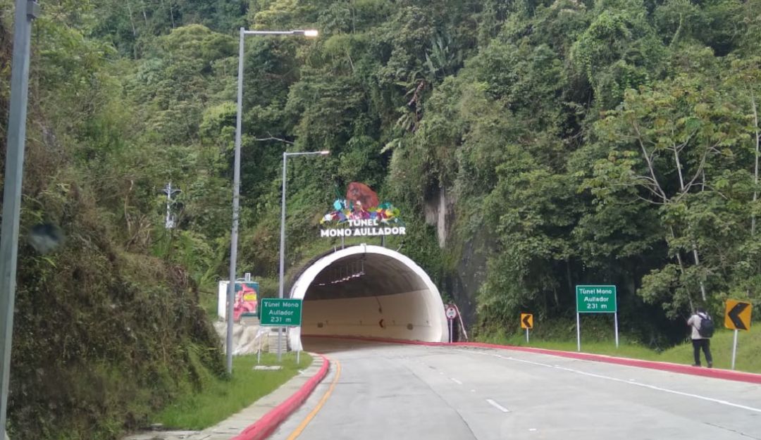 Uno de los 31 túneles que hoy entre en funcionamiento en el cruce de la cordillera central Uno de los 31 túneles que hoy entre en funcionamiento en el cruce de la cordillera central
