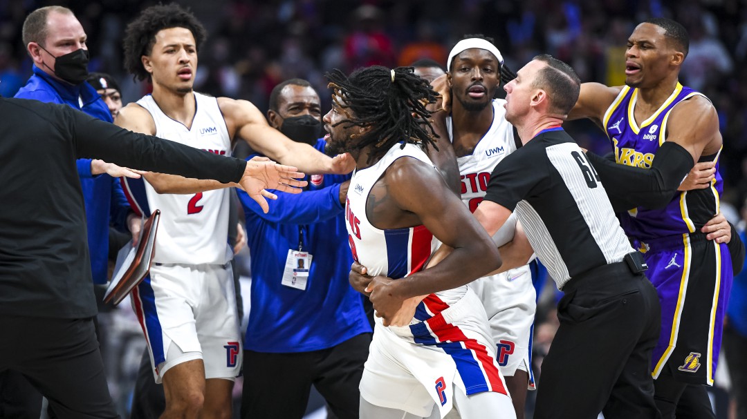 Video: El codazo de LeBron James que desató una trifulca en la NBA