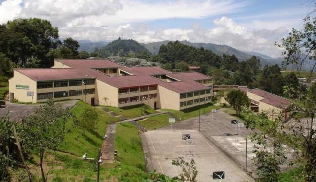Instalaciones de la Institución Educativa INEM de Manizales Instalaciones de la Institución Educativa INEM de Manizales