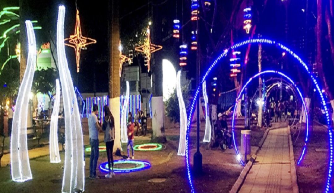 Iluminación navideña en 7 parques y tres puentes Iluminación navideña en 7 parques y tres puentes