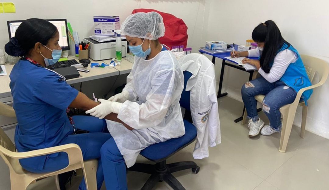 200 personas fueron escogidas de forma aleatoria para analizar a través de una muestra de sangre su capacidad inmunológica frente al COVID-19 200 personas fueron escogidas de forma aleatoria para analizar a través de una muestra de sangre su capacidad inmunológica frente al COVID-19