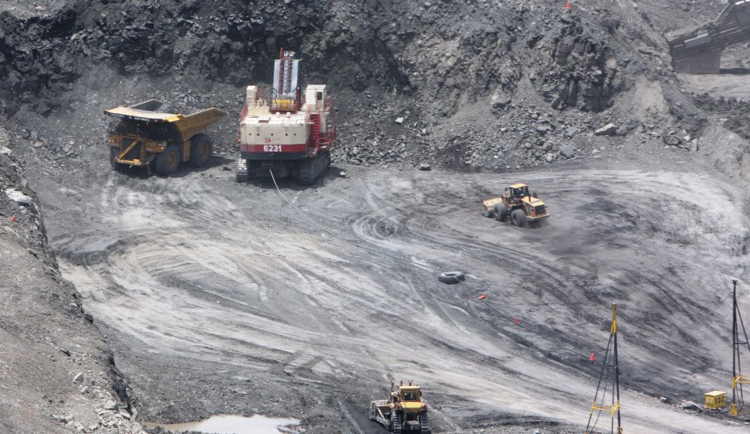 El Sur de Bolívar cuenta con 231 títulos mineros de estos 187 están en etapa de explotación, 25 en construcción y montaje y 19 en exploración El Sur de Bolívar cuenta con 231 títulos mineros de estos 187 están en etapa de explotación, 25 en construcción y montaje y 19 en exploración