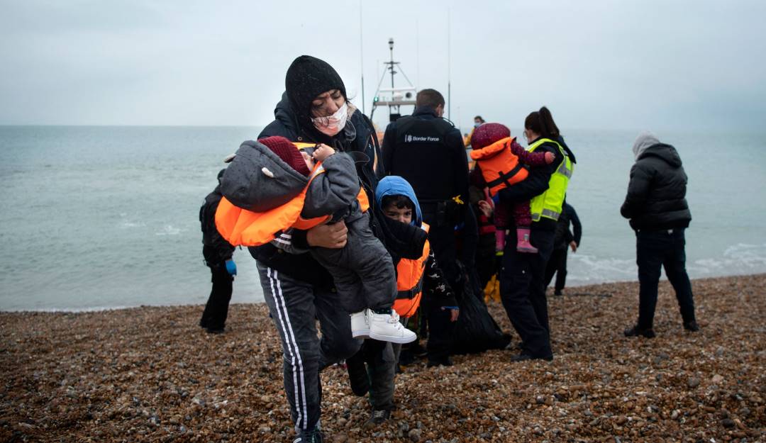 Rescate de migrantes en la costa sur de Reino Unido. Foto: Getty Rescate de migrantes en la costa sur de Reino Unido. Foto: Getty