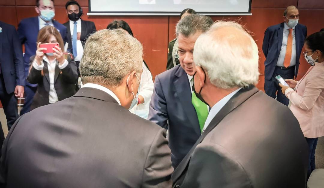 Reunión del presidente Iván Duque y el expresidente Juan Manuel Santos. Foto: Twitter Embajada de Alemania en Colombia Reunión del presidente Iván Duque y el expresidente Juan Manuel Santos. Foto: Twitter Embajada de Alemania en Colombia