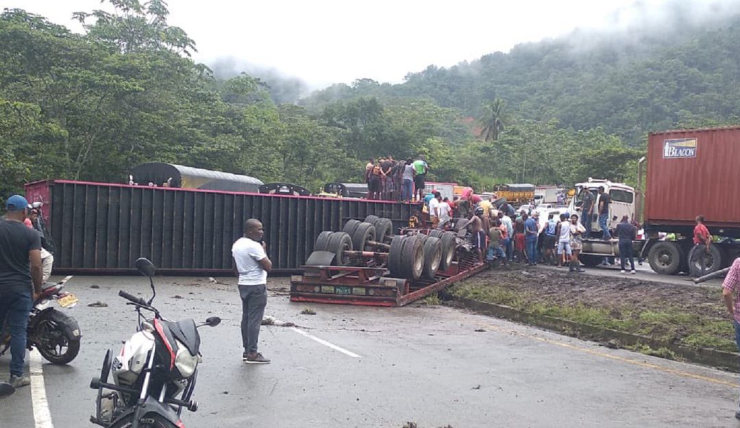 Accidente en la vía a Buenaventura Accidente en la vía a Buenaventura