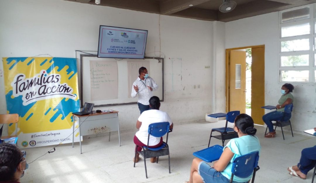 La iniciativa consiste en fortalecer las competencias socioemocionales de las personas que forman parte de las “escuelas de familias” La iniciativa consiste en fortalecer las competencias socioemocionales de las personas que forman parte de las “escuelas de familias”