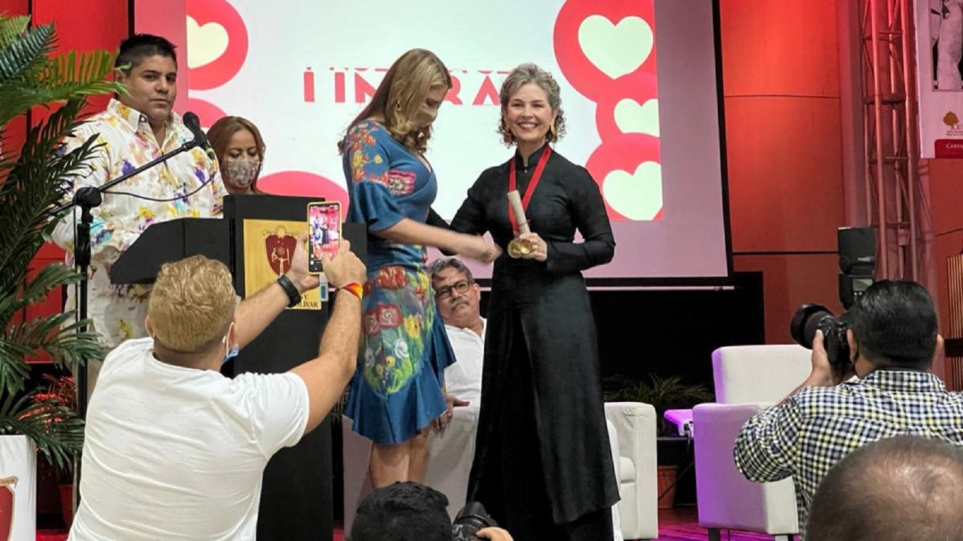 Artista plástica Ruby Rumié recibió reconocimiento de Bellas Artes