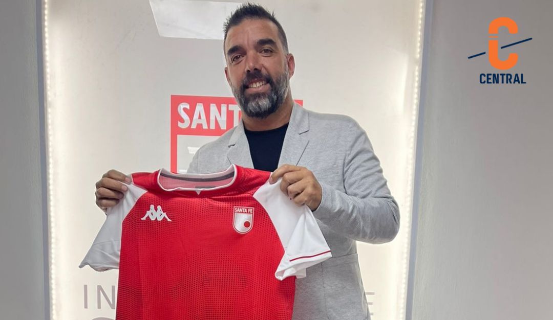 Martín Cardetti posa con la camiseta de Independiente Santa Fe, su nuevo equipo. Martín Cardetti posa con la camiseta de Independiente Santa Fe, su nuevo equipo.