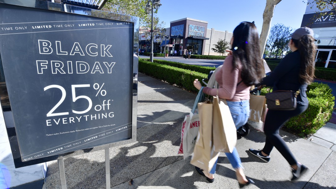 EE.UU. celebra Black Friday con escasez de productos y aumento de precios