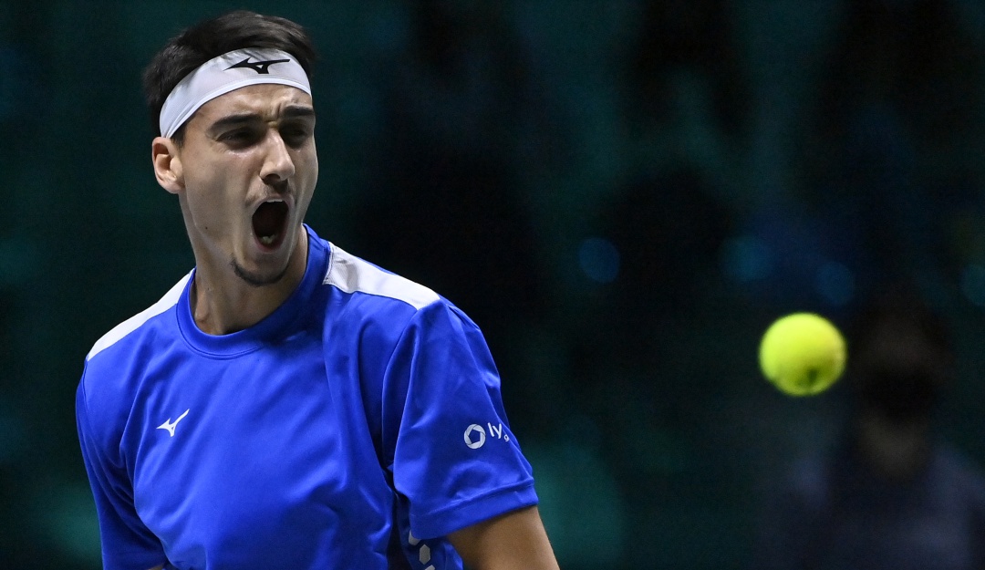 Lorenzo Sonego festeja su victoria sobre Reilly Opelka en el debut ante Estados Unidos. Lorenzo Sonego festeja su victoria sobre Reilly Opelka en el debut ante Estados Unidos.