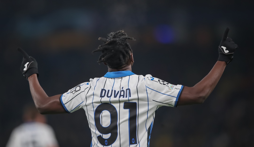 Duván Zapata festeja su más reciente anotación en la champions. Duván Zapata festeja su más reciente anotación en la champions.