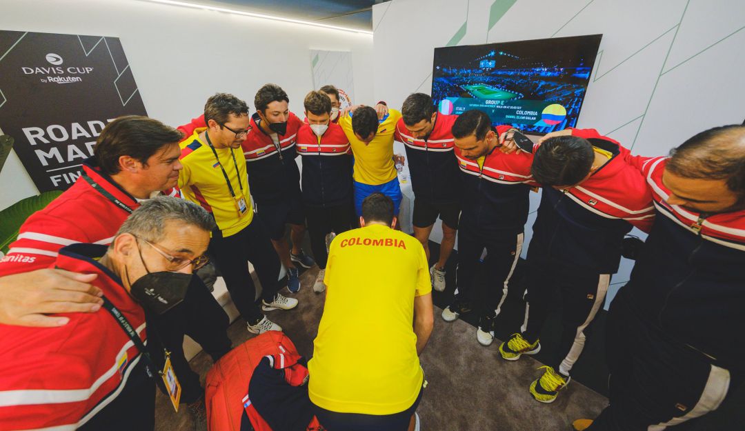 Colombia debe ganarle a Estados Unidos para clasificar a cuartos de final como uno de los mejores segundos. Colombia debe ganarle a Estados Unidos para clasificar a cuartos de final como uno de los mejores segundos.