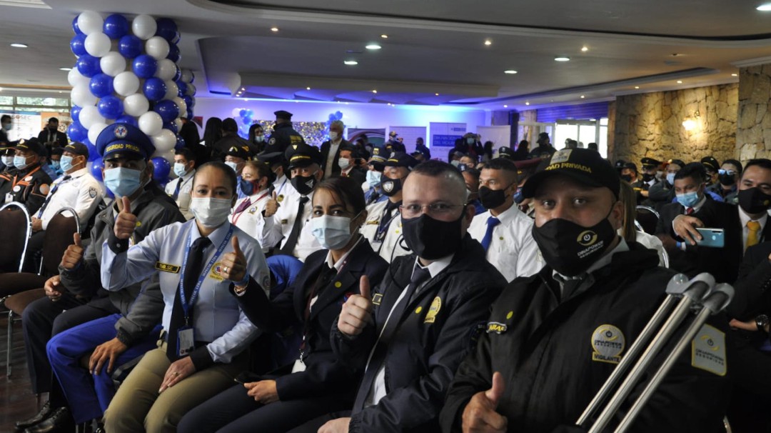 Se presentó y se firmó el decreto de la Ley del Vigilante