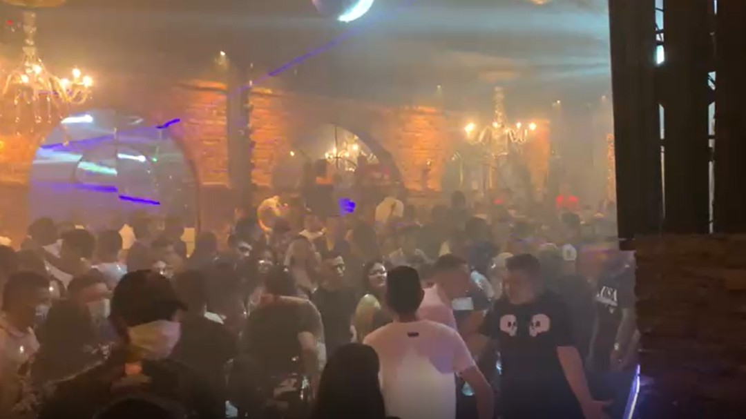 Cerrada discoteca por no exigir carnet de vacunación