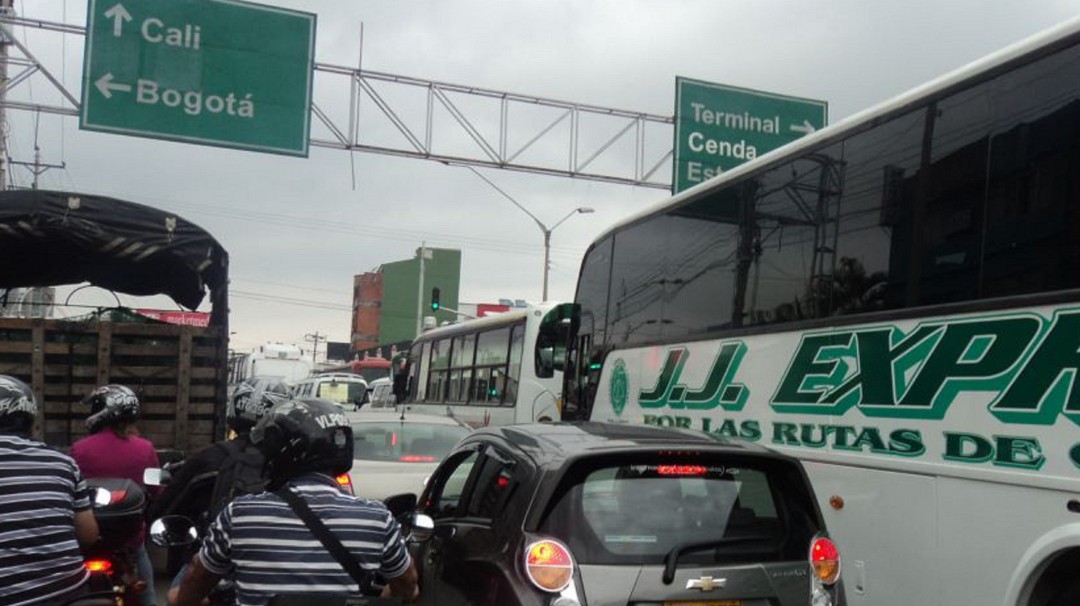 Conductores y taxistas en Armenia con diferentes opiniones por pico y placa