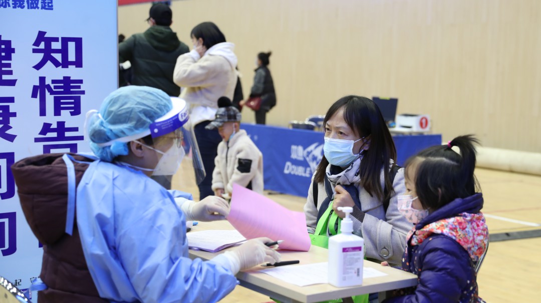 China promete mil millones de dosis de vacunas a países de África