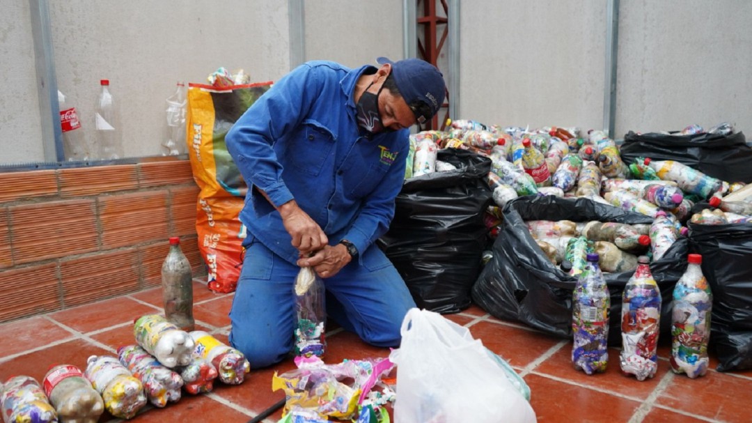 Deportista paralímpica apuesta por los ladrillos ecológicos en Tenjo