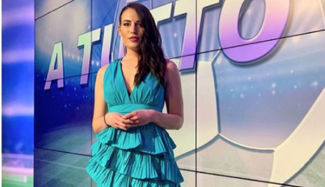 (VIDEO): Periodista fue nalgueada mientras estaba transmitiendo en vivo (VIDEO): Periodista fue nalgueada mientras estaba transmitiendo en vivo