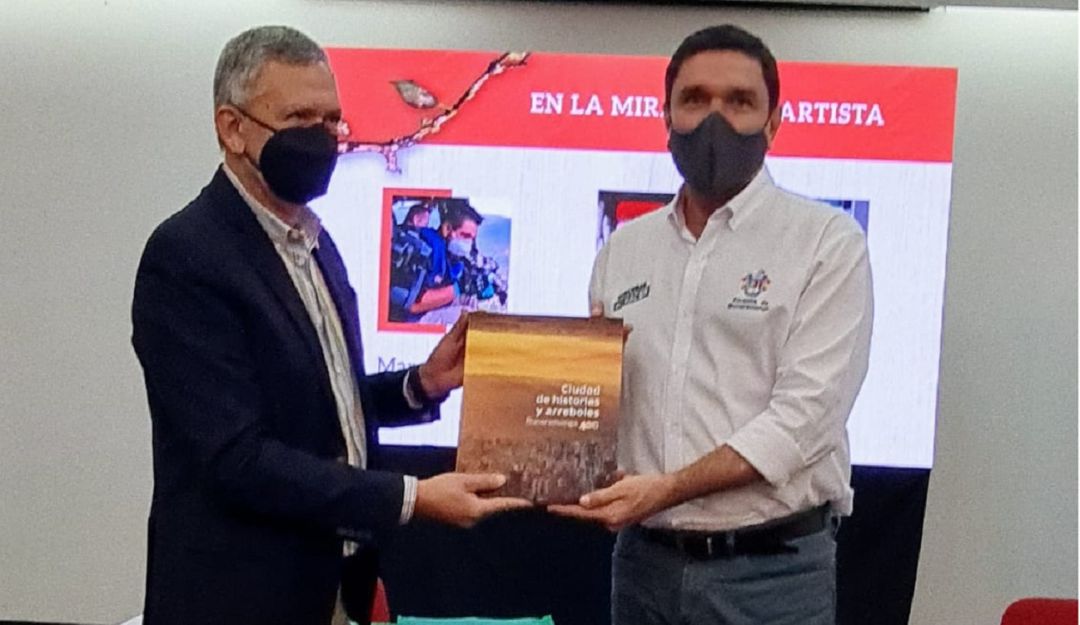 Ciudas de Historias y Arreboles Ciudas de Historias y Arreboles