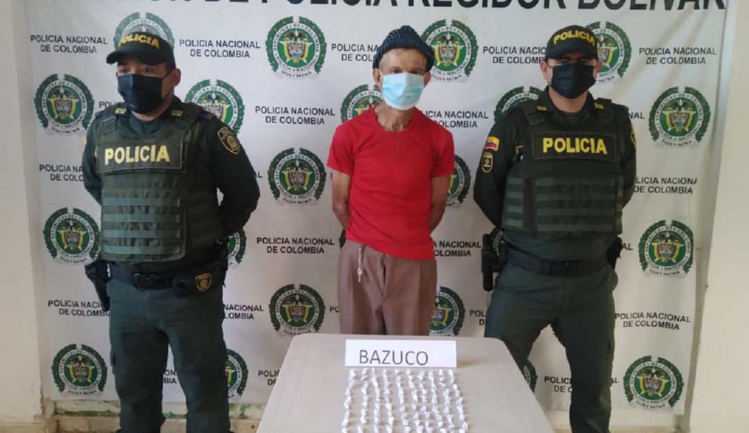 El sujeto trató de emprender la huida al notar la presencia de varios policías en la vía que conduce al municipio de Río Viejo El sujeto trató de emprender la huida al notar la presencia de varios policías en la vía que conduce al municipio de Río Viejo