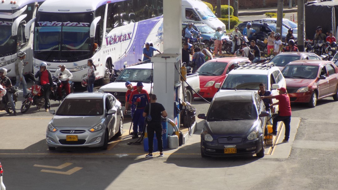 Galón de gasolina sube $200 y el ACPM $180 desde la medianoche