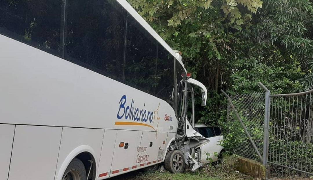 Accidente de tránsito vía Saldaña - Guamo Accidente de tránsito vía Saldaña - Guamo