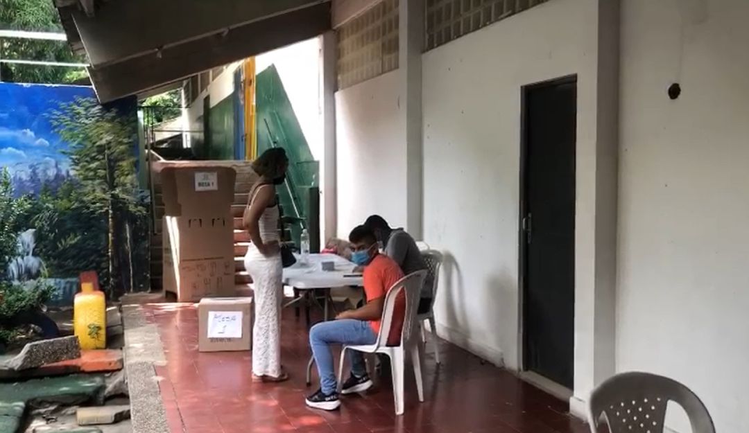 Según la Registraduría, de los 271.546 jóvenes habilitados para sufragar en la capital de Bolívar solamente lo hicieron 12.825 es decir solo un 4.72% Según la Registraduría, de los 271.546 jóvenes habilitados para sufragar en la capital de Bolívar solamente lo hicieron 12.825 es decir solo un 4.72%