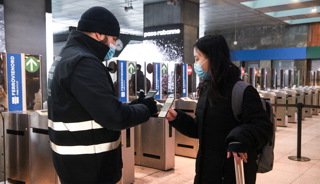 Control del pasaporte sanitario en Italia Control del pasaporte sanitario en Italia