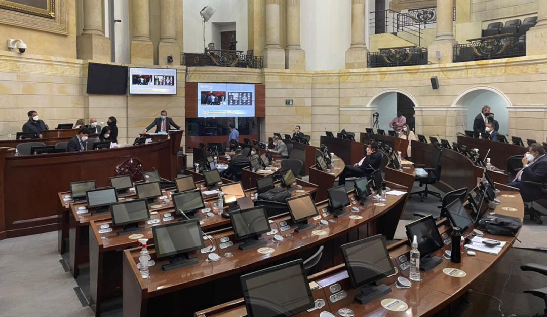 Aprueban artículo que censuraría a prensa al denunciar servidores públicos Aprueban artículo que censuraría a prensa al denunciar servidores públicos