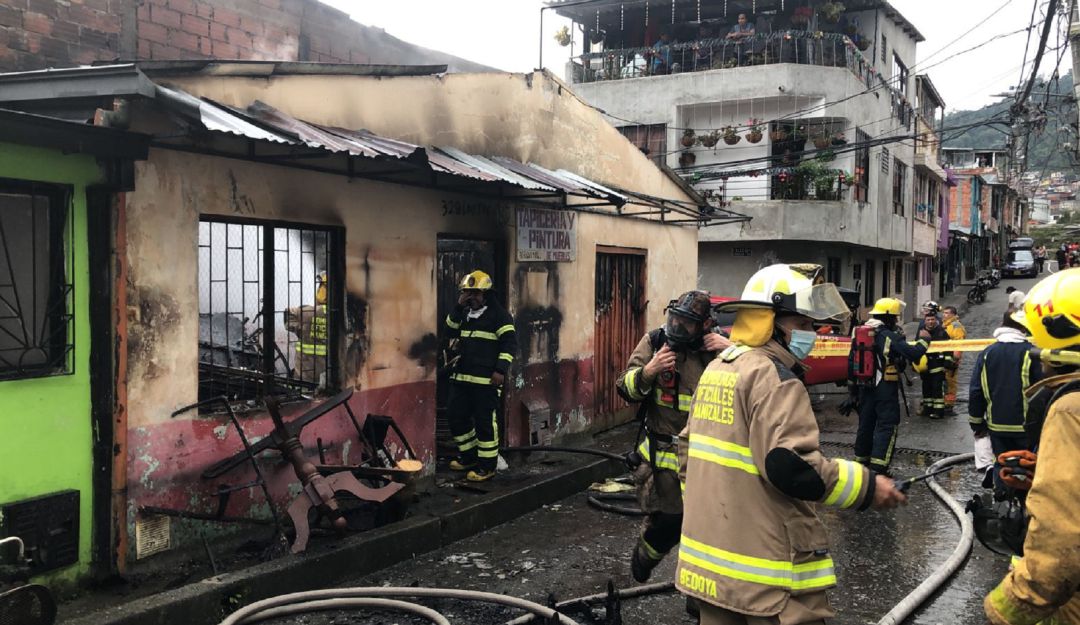 Controlan incendio en el barrio Comuneros de Manizales Controlan incendio en el barrio Comuneros de Manizales