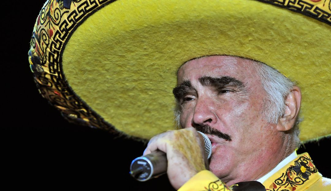 Vicente Fernández en una de sus presentaciones en Cali Vicente Fernández en una de sus presentaciones en Cali