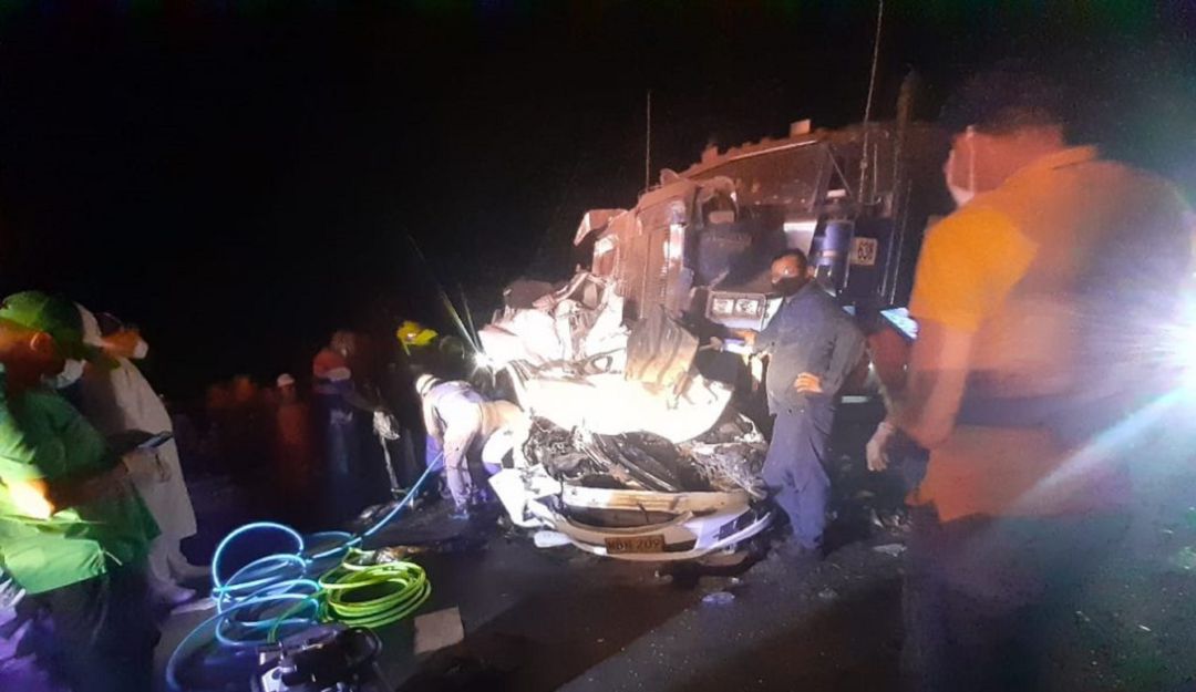 Accidentes en vías del Magdalena: Dos muertos deja accidente entre 4 vehículos en carreteras del Magdalena Accidentes en vías del Magdalena: Dos muertos deja accidente entre 4 vehículos en carreteras del Magdalena