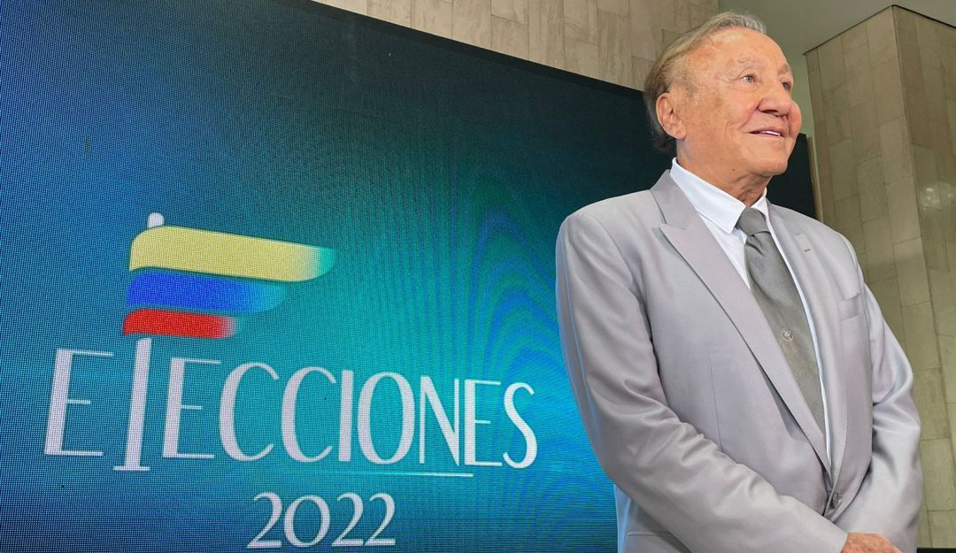 Con pulla a Petro, Rodolfo Hernández entregó las firmas para su candidatura Con pulla a Petro, Rodolfo Hernández entregó las firmas para su candidatura