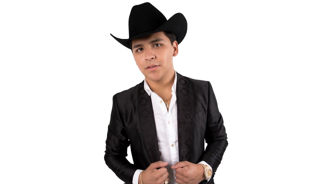 Emotivo homenaje a Vicente Fernández rindió Christian Nodal durante concierto Emotivo homenaje a Vicente Fernández rindió Christian Nodal durante concierto