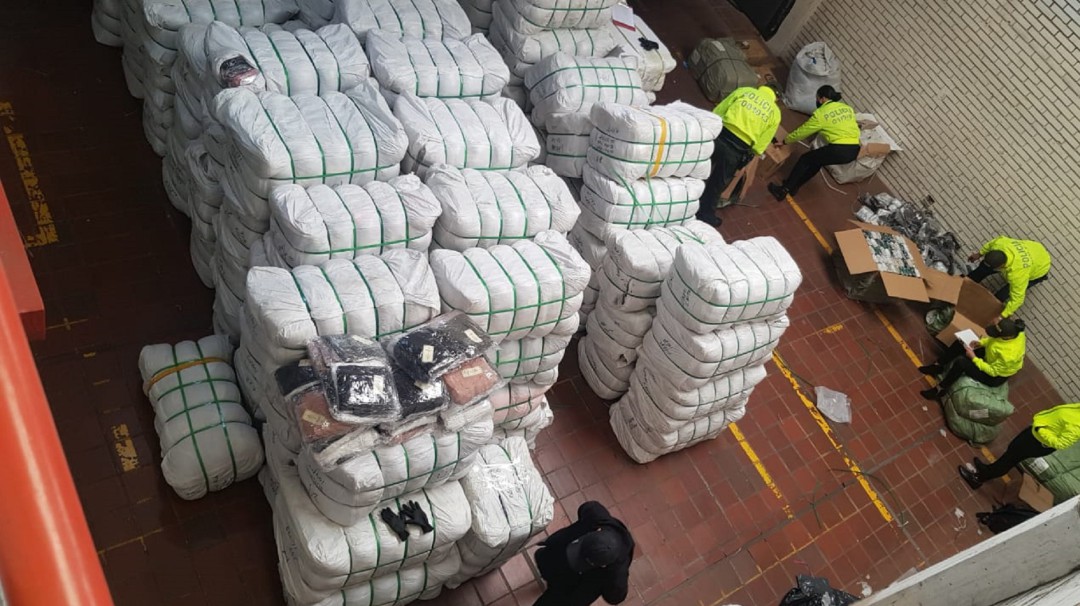 Desmantelan sofisticada red de contrabando de textiles en Bogotá