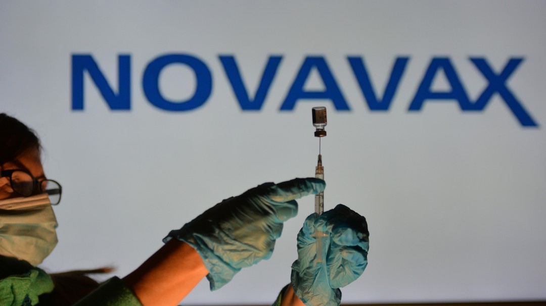 Agencia Europa aprueba vacuna de Novavax contra el COVID-19