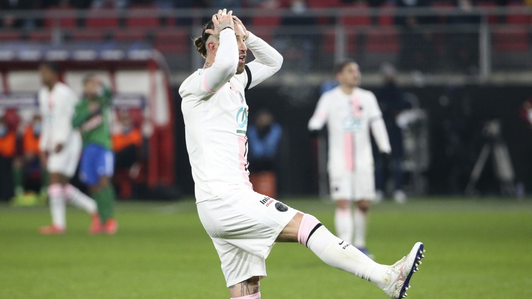 ¿Por el récord de Bedoya? Sergio Ramos ya recibió su primera roja en el PSG
